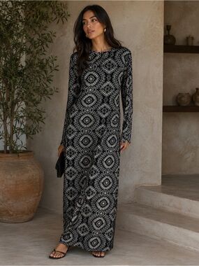 Black & White Patterned Long Sleeve Maxi Dress